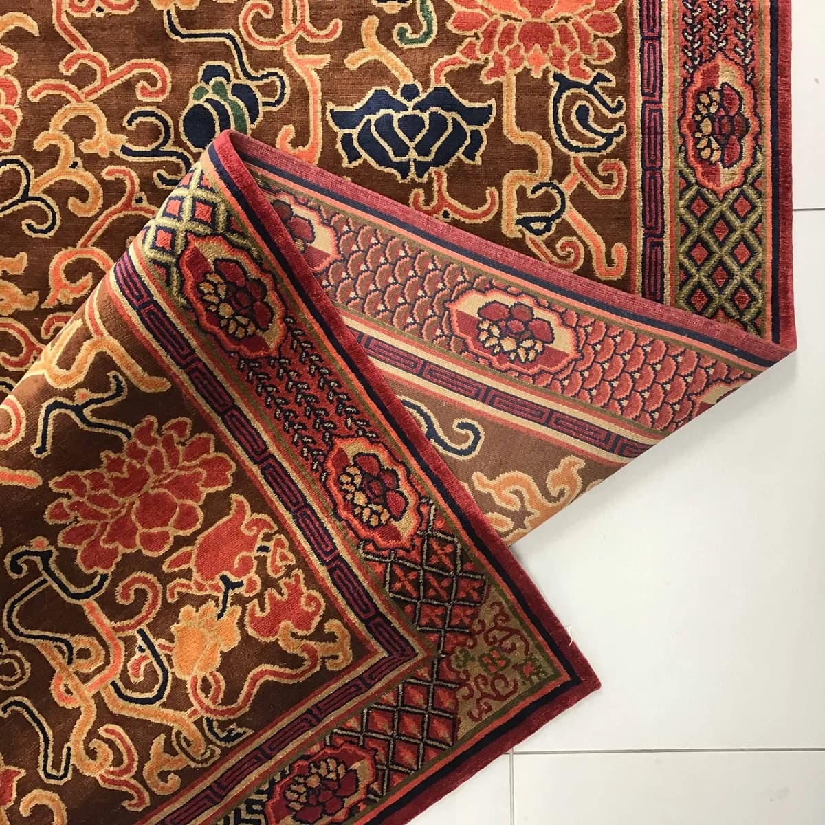 Hua Yuan Oriental Rug di Natalia Enze, un’altra vista